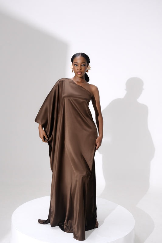 Flowy satin maxi dress with one size fit and asymmetric sleeve